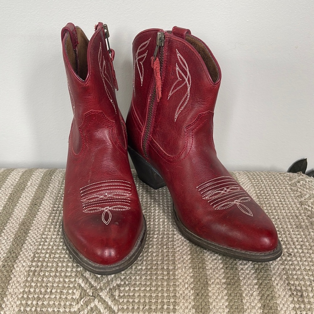 Artist Darlin Boots